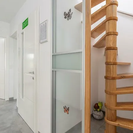 Smilys Guest house 3*