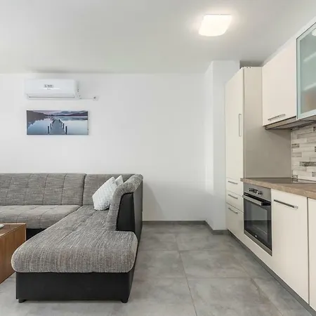 Guest house Smilys 3*